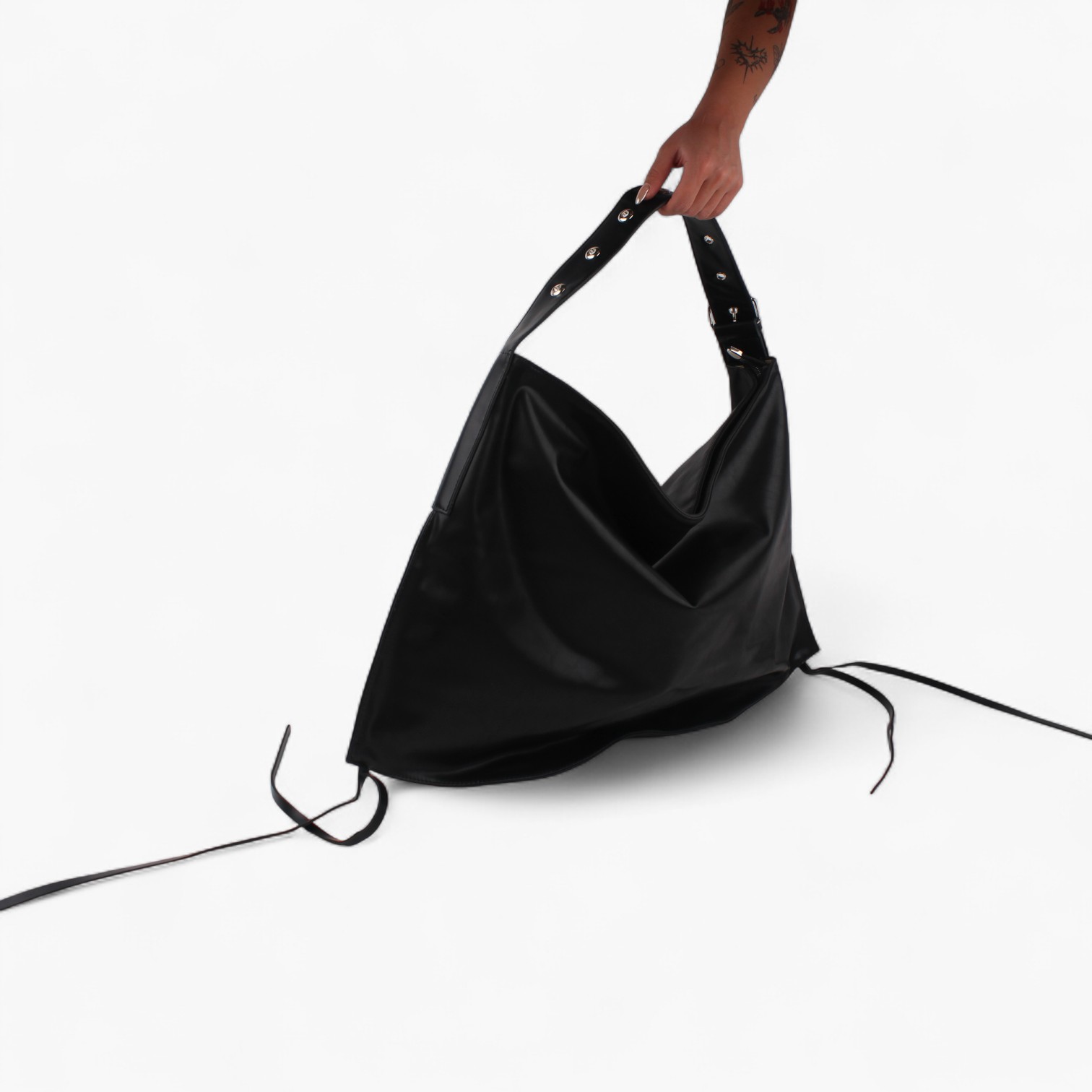 MM_FW_2025_oversized shoulder bag_black_3 Oversized Shoulder Bag _ Black